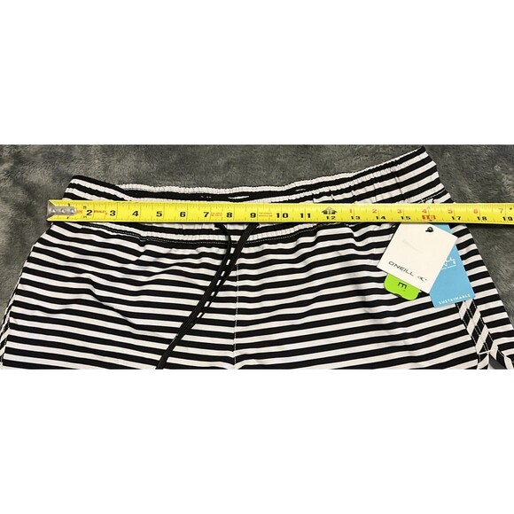 Medium Oneill Laney 2" Printed Stretch Boards Short, Black/White - Picture 7 of 8